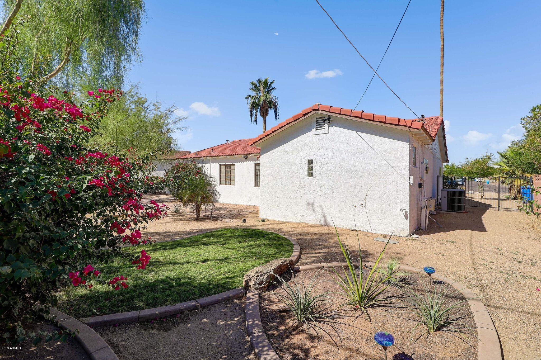 1813 East Almeria Road Phoenix, AZ 85006 - Photo 6 of 25 BACKYARD
