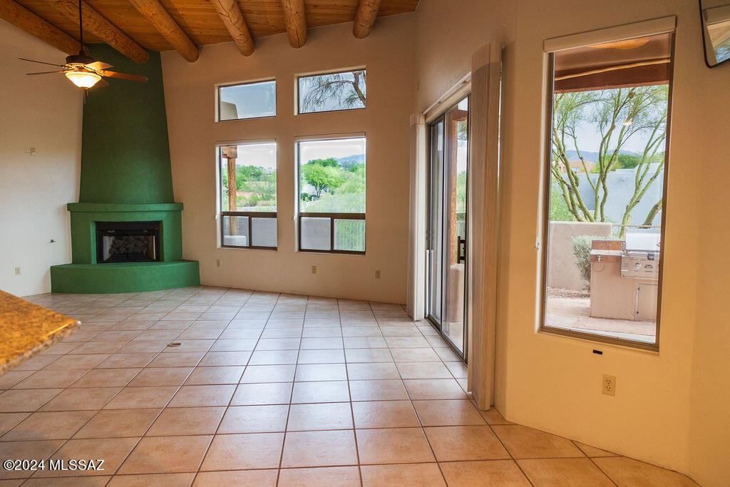 771 West Sedona Ridge Place Oro Valley, AZ 85755 - Photo 8 of 22 a view of a hallway with windows and entryway