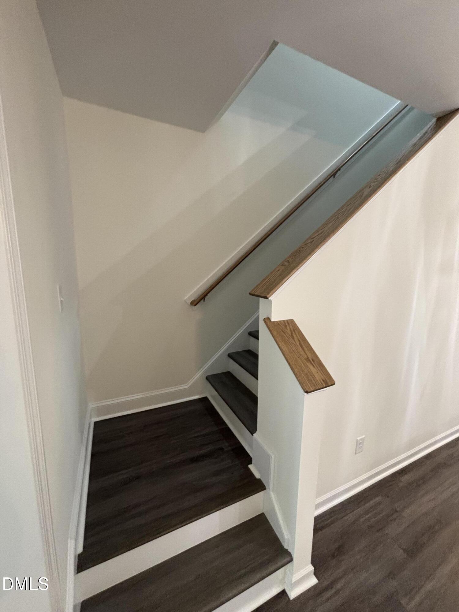 606 South Blackmon Street Benson, NC 27504 - Photo 7 of 25 a view of entryway