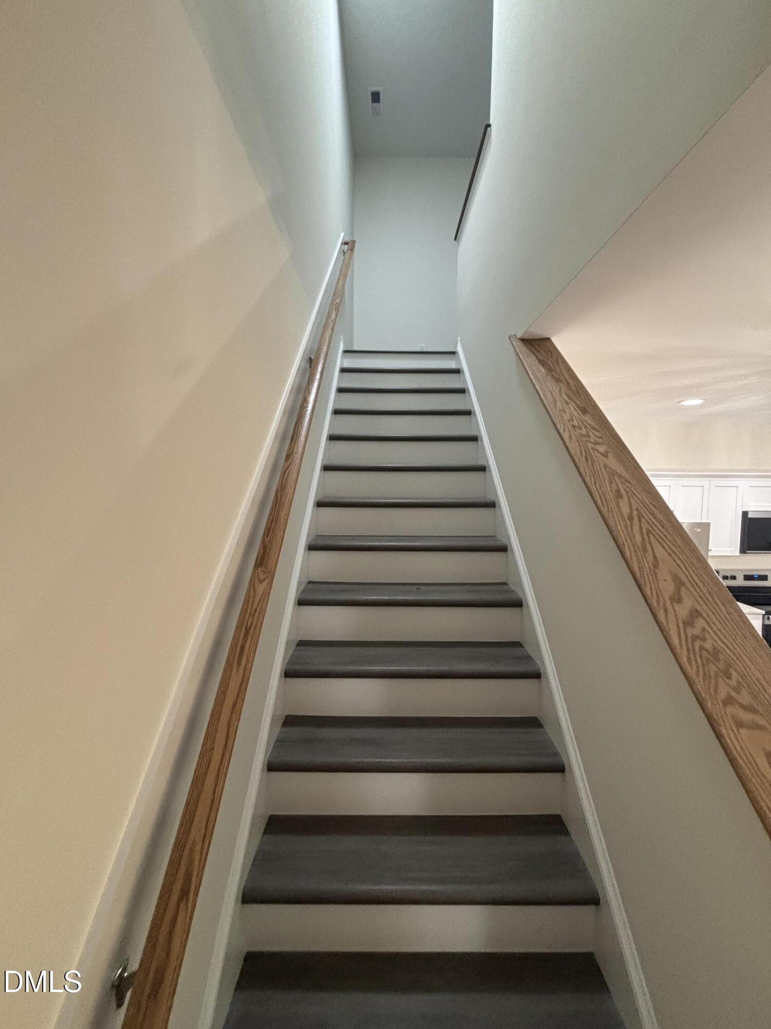 606 South Blackmon Street Benson, NC 27504 - Photo 9 of 25 a view of entryway