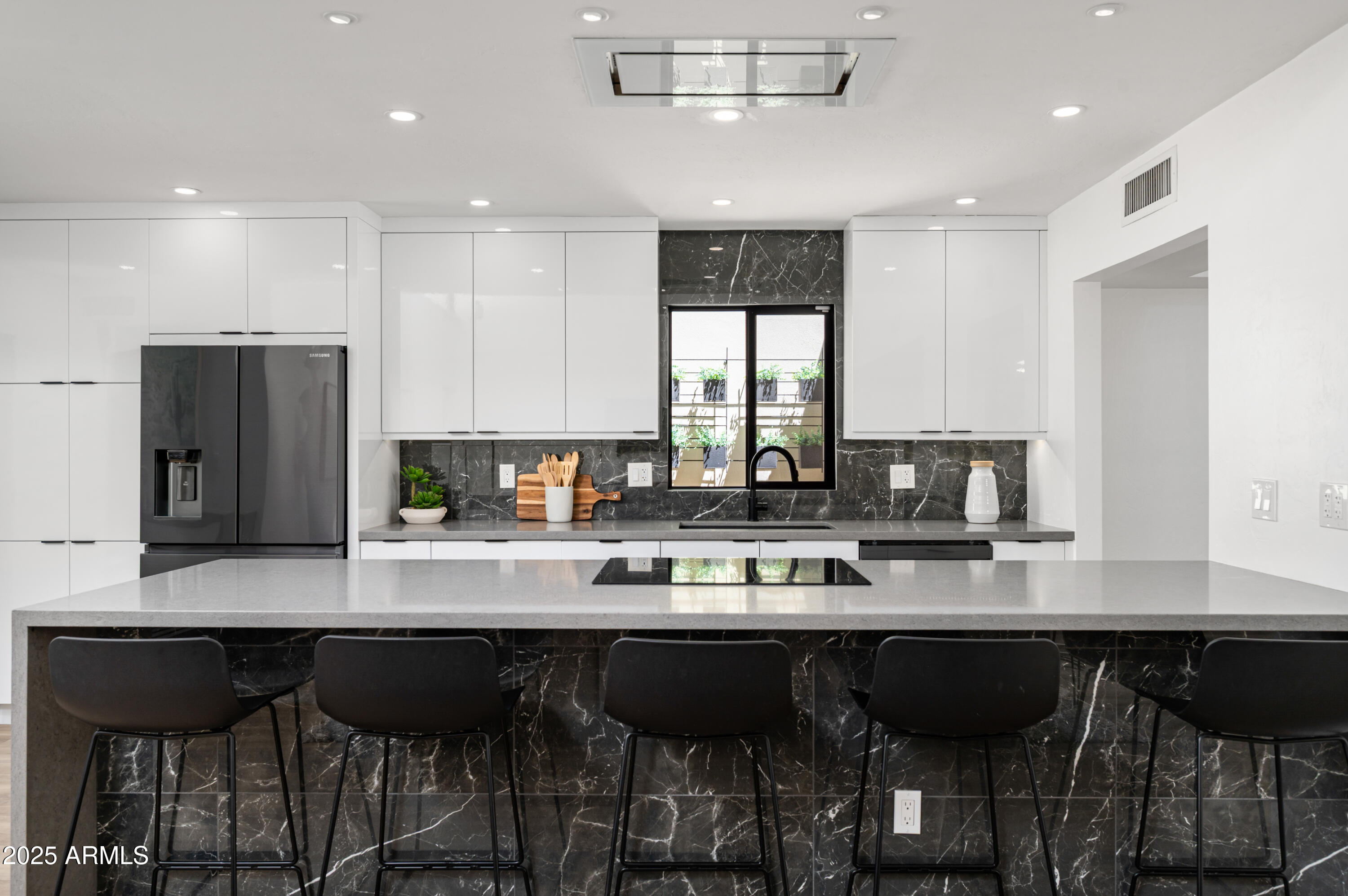 4336 East Piccadilly Road Phoenix, AZ 85018 - Photo 7 of 42 Kitchen
