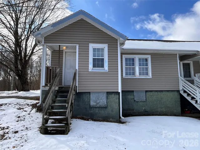 $850 | 203 Circle Drive, Mount Airy, NC 27030