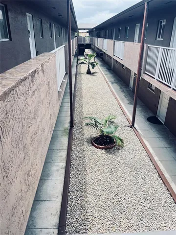 $2,350 | 2925 West 80th Street, Unit 217, Hialeah, FL 33018