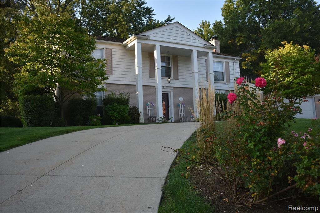31161 Old Stage Road Beverly Hills, MI 48025 - Photo 1 of 32
