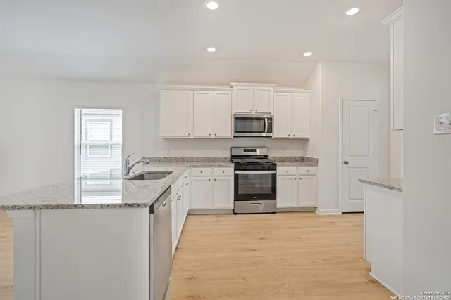 $2,055 | 11832 Luckey Villa, San Antonio, TX 78252