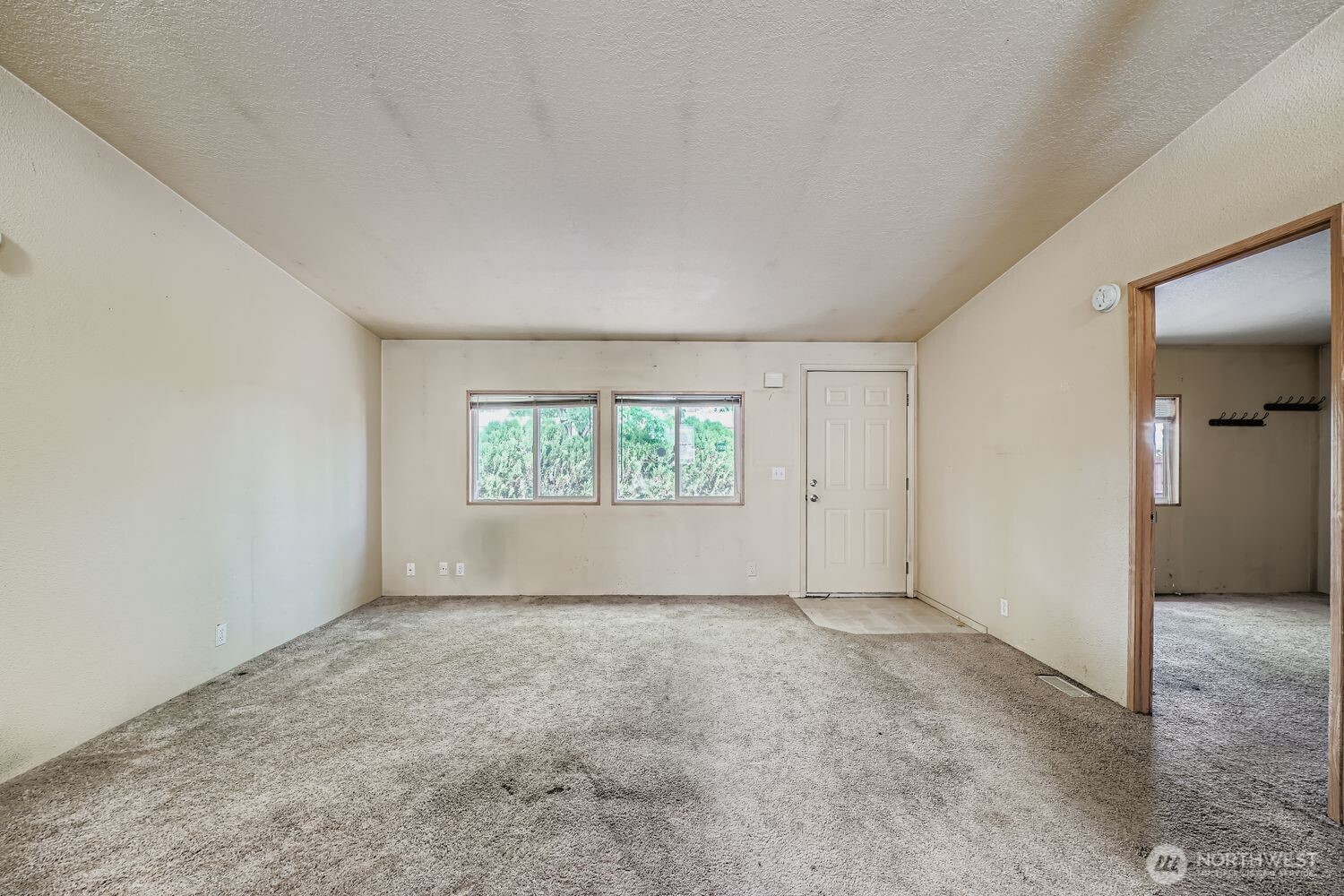 733 8th Street Northeast Auburn, WA 98002 - Photo 6 of 21 an empty room with windows