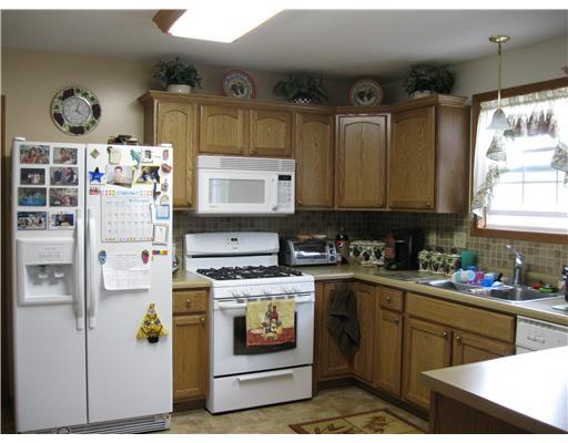 1572 Anderson Road Pittsburgh, PA 15209 - Photo 4 of 18 Kitchen.
