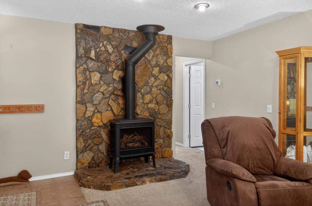 13090 North Day Road Grass Valley, CA 95945 - Photo 17 of 49