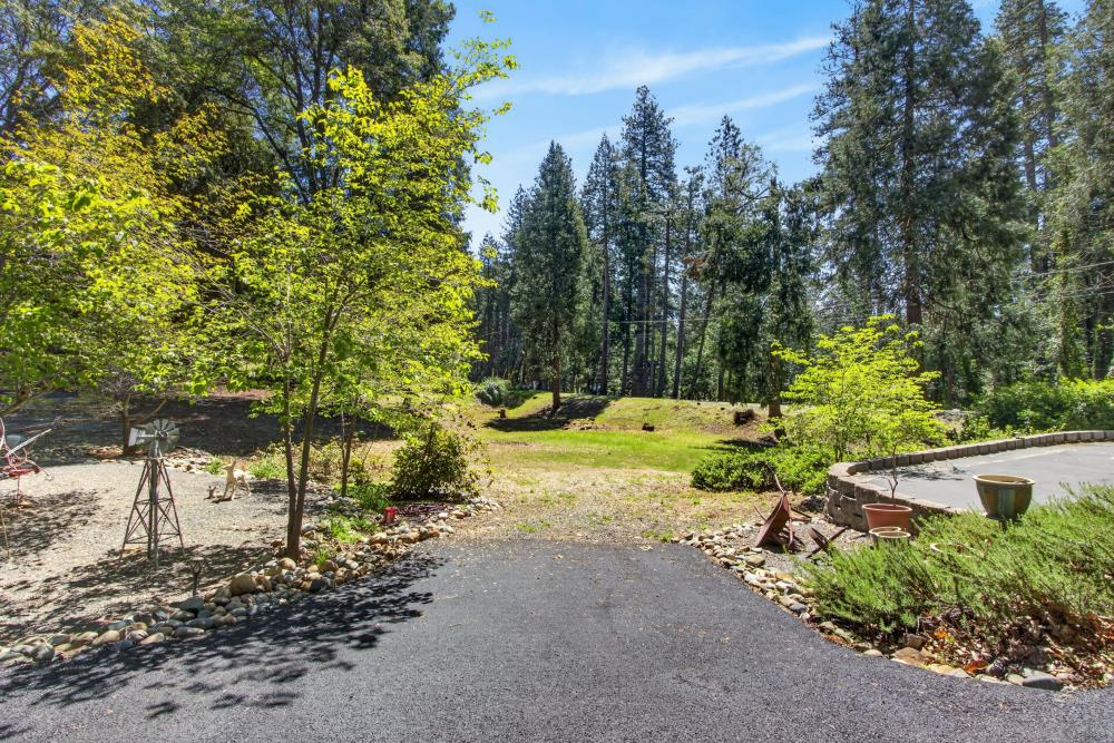 13090 North Day Road Grass Valley, CA 95945 - Photo 8 of 49