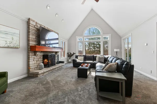 $1,790,000 | 13 Kensington Drive, North Barrington, IL 60010