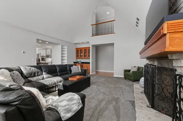 $1,790,000 | 13 Kensington Drive, North Barrington, IL 60010