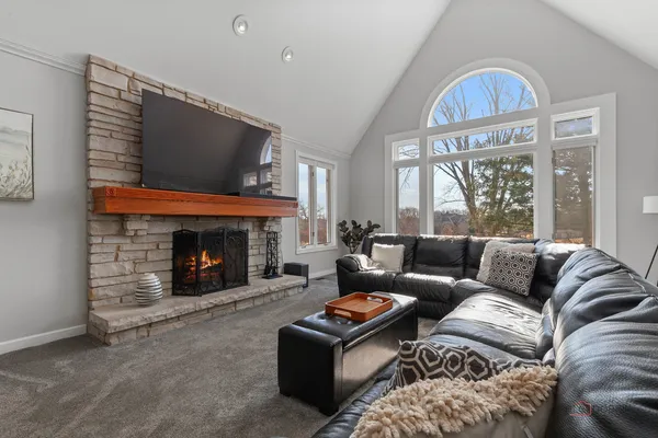$1,790,000 | 13 Kensington Drive, North Barrington, IL 60010