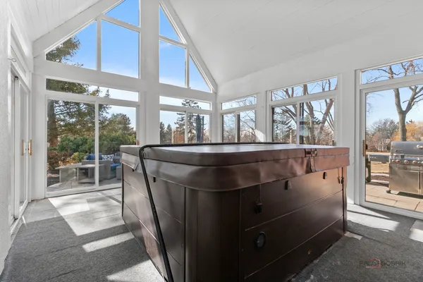$1,790,000 | 13 Kensington Drive, North Barrington, IL 60010