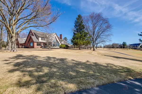 $1,790,000 | 13 Kensington Drive, North Barrington, IL 60010
