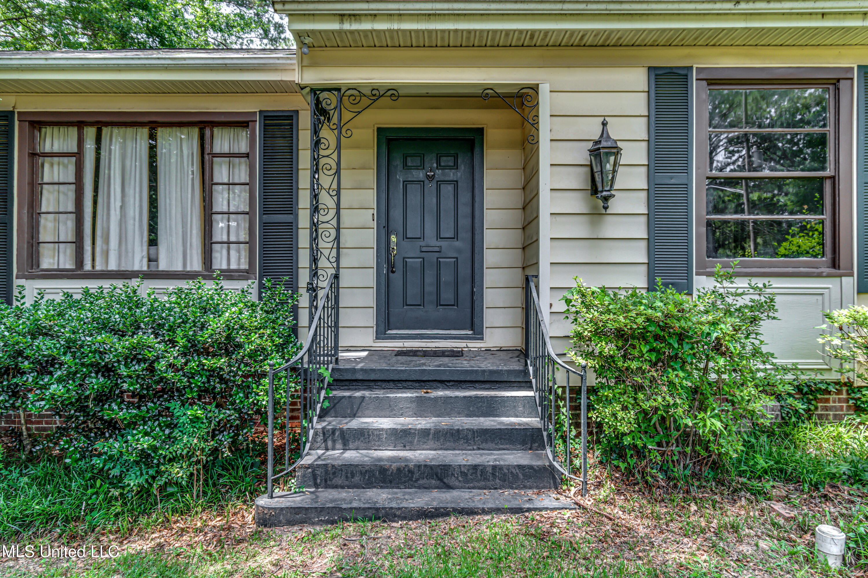 704 Meadowbrook Road Jackson, MS 39206 - Photo 3 of 45 704 Meadowbrook Dr-43