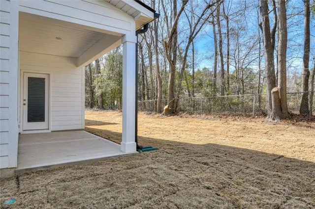 a view of backyard of the house