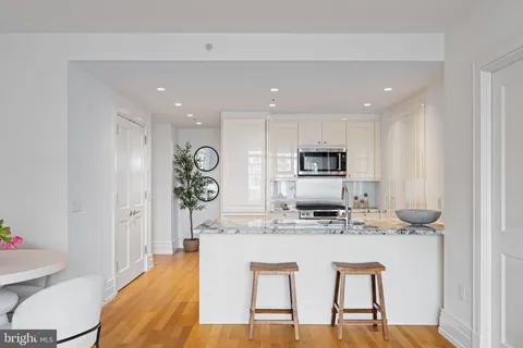 $685,000 | 130 South 18th Street, Unit 501, Philadelphia, PA 19103