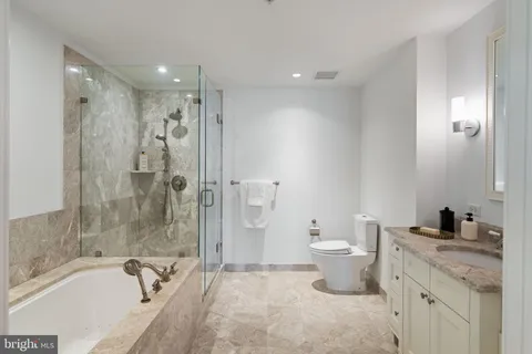 $685,000 | 130 South 18th Street, Unit 501, Philadelphia, PA 19103