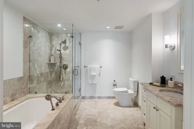 $685,000 | 130 South 18th Street, Unit 501, Philadelphia, PA 19103