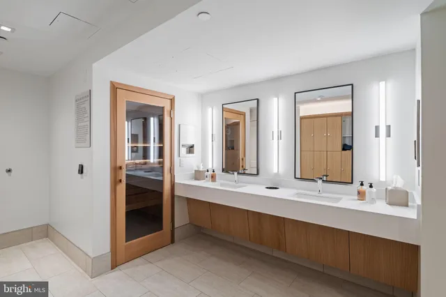 $685,000 | 130 South 18th Street, Unit 501, Philadelphia, PA 19103