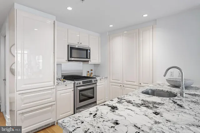 $685,000 | 130 South 18th Street, Unit 501, Philadelphia, PA 19103