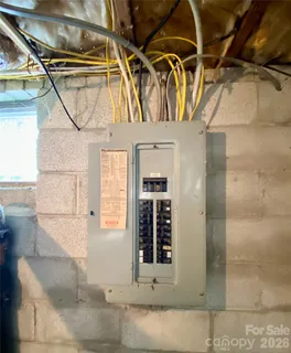 $189,900 | 306 Us Highway East, Hildebran, NC 28637