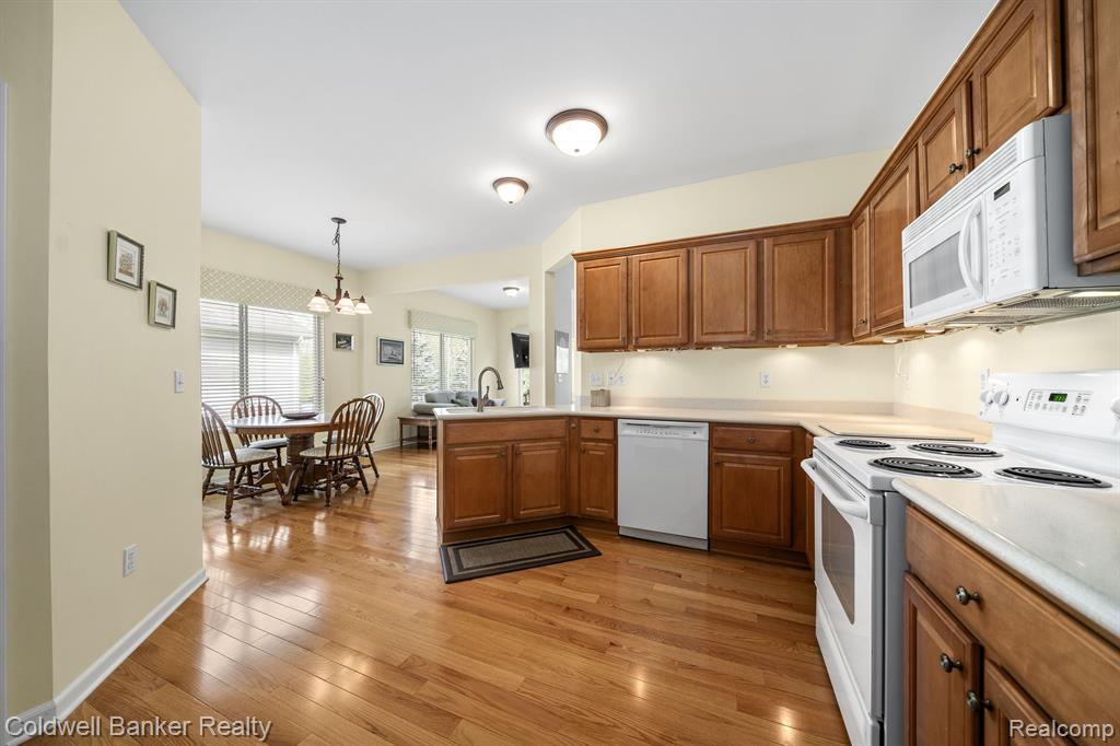 2206 Lagoon Drive Rochester Hills, MI 48309 - Photo 14 of 37