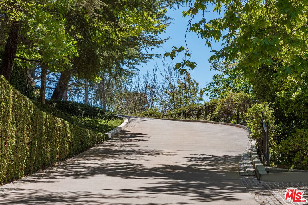 10911 Chalon Road Los Angeles, CA 90077 - Photo 5 of 43
