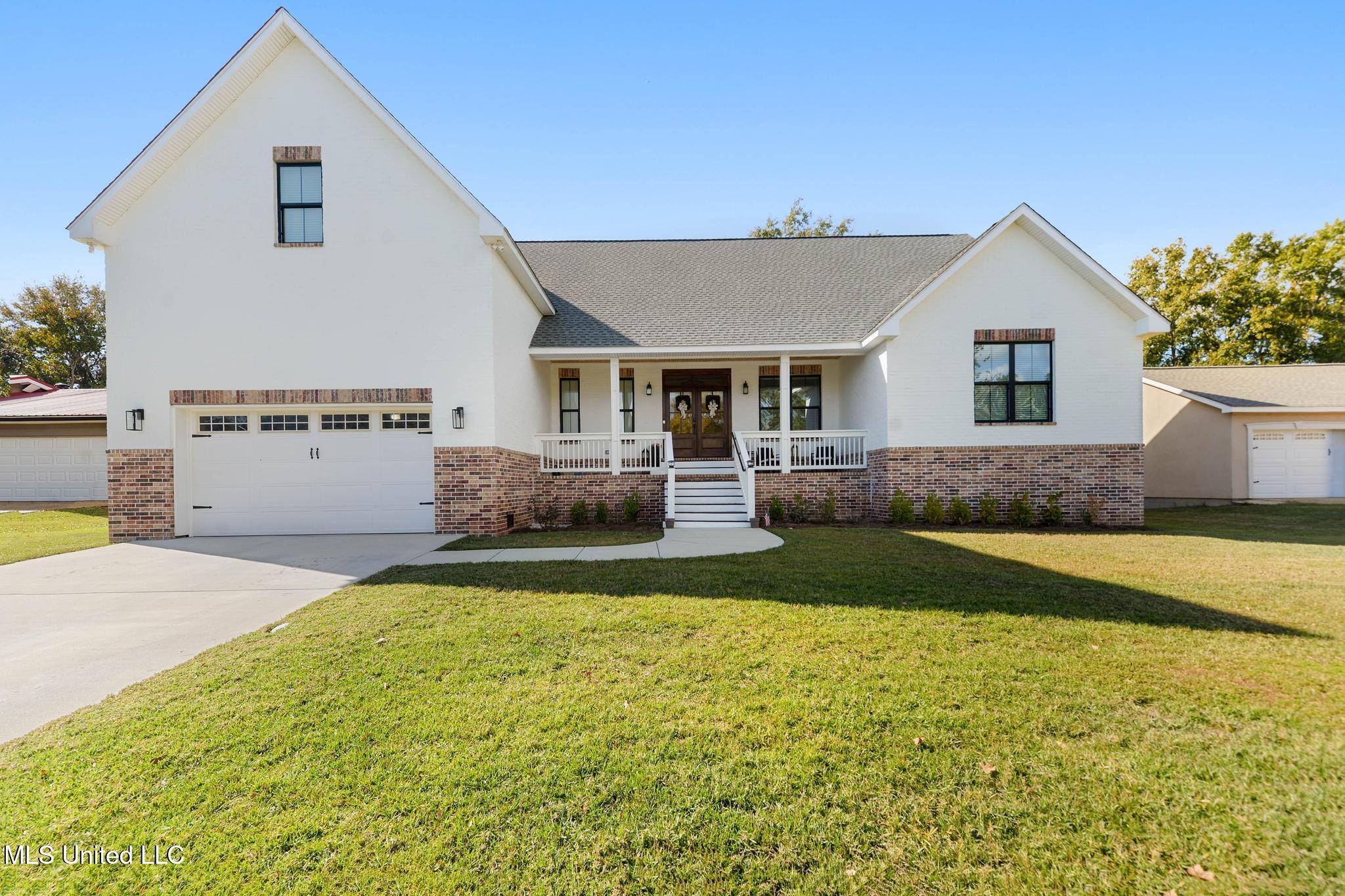 471 Cove Drive Biloxi, MS 39531 - Photo 1 of 37 Front