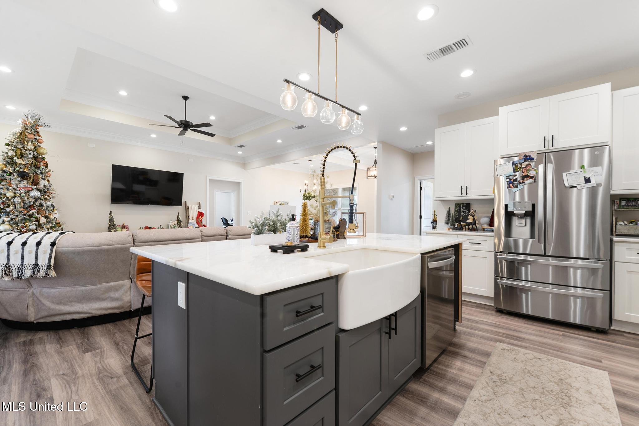 471 Cove Drive Biloxi, MS 39531 - Photo 12 of 37 012