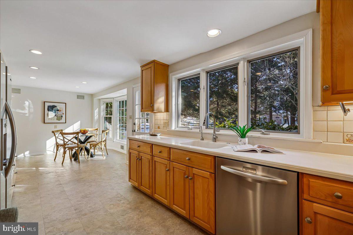 12401 Over Ridge Road Potomac, MD 20854 - Photo 12 of 53 Kitchen