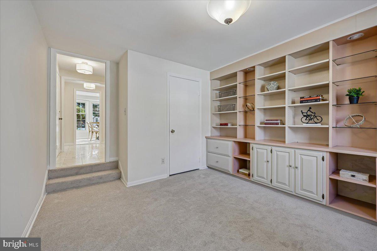 12401 Over Ridge Road Potomac, MD 20854 - Photo 21 of 53 Main Level Office