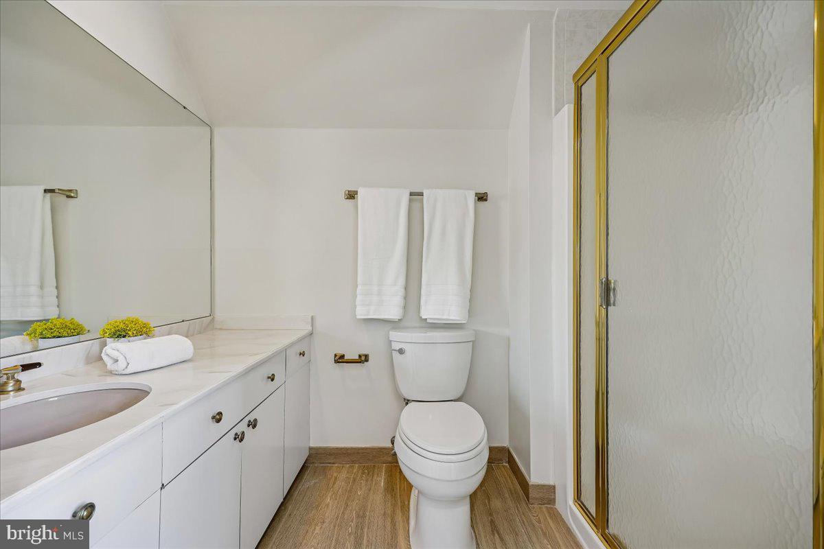 12401 Over Ridge Road Potomac, MD 20854 - Photo 31 of 53 Second Full Bath in Primary Suite