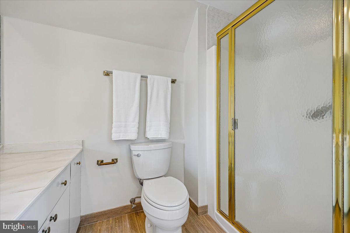 12401 Over Ridge Road Potomac, MD 20854 - Photo 33 of 53 Second Full Bath in Primary Suite