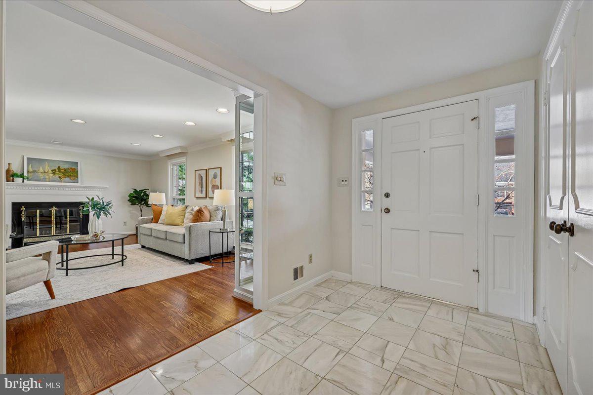 12401 Over Ridge Road Potomac, MD 20854 - Photo 4 of 53 Entry Foyer