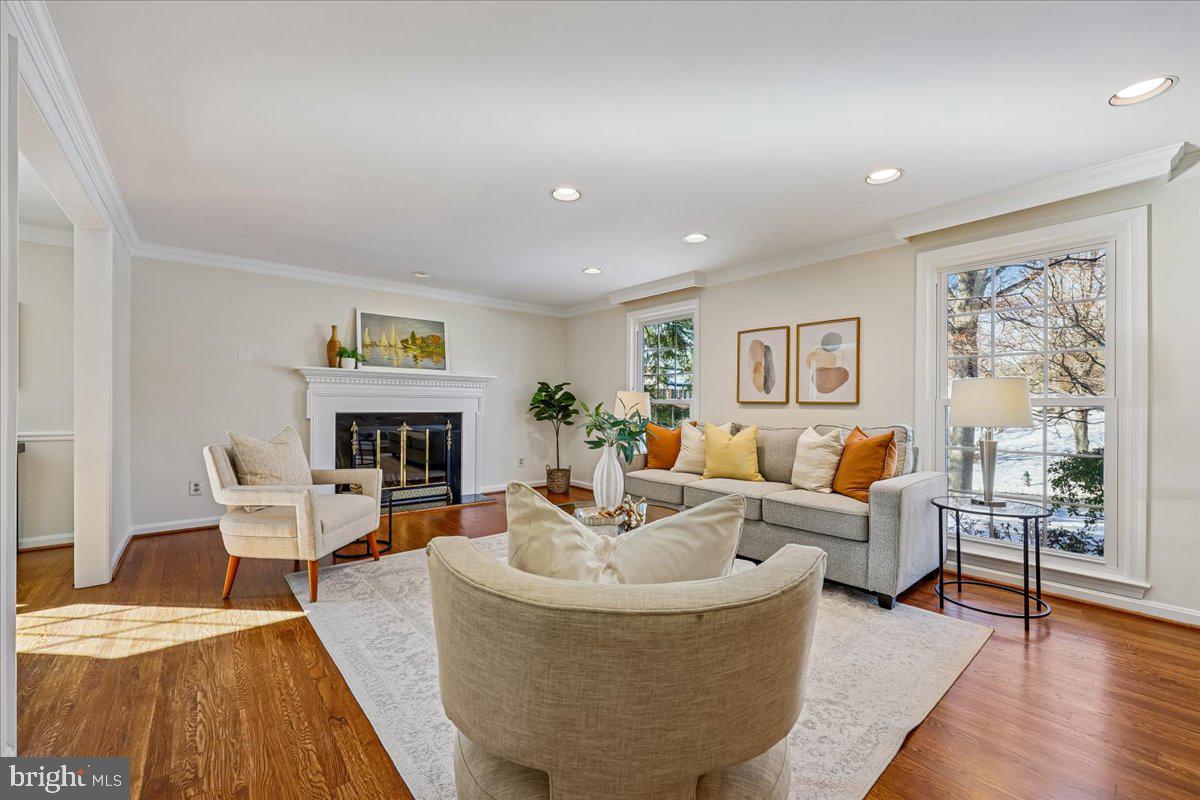 12401 Over Ridge Road Potomac, MD 20854 - Photo 6 of 53 Living Room