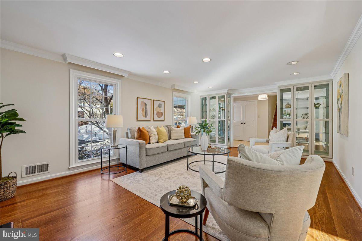 12401 Over Ridge Road Potomac, MD 20854 - Photo 7 of 53 Living Room