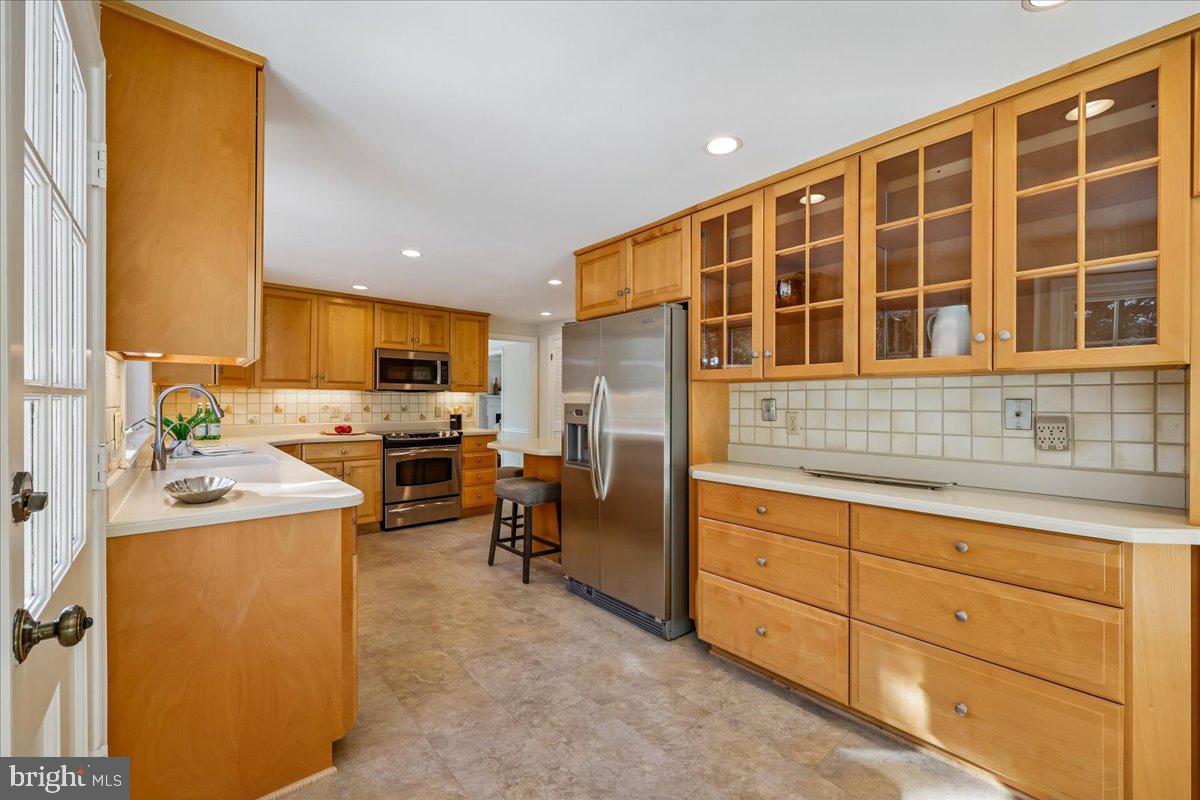 12401 Over Ridge Road Potomac, MD 20854 - Photo 10 of 53 Kitchen
