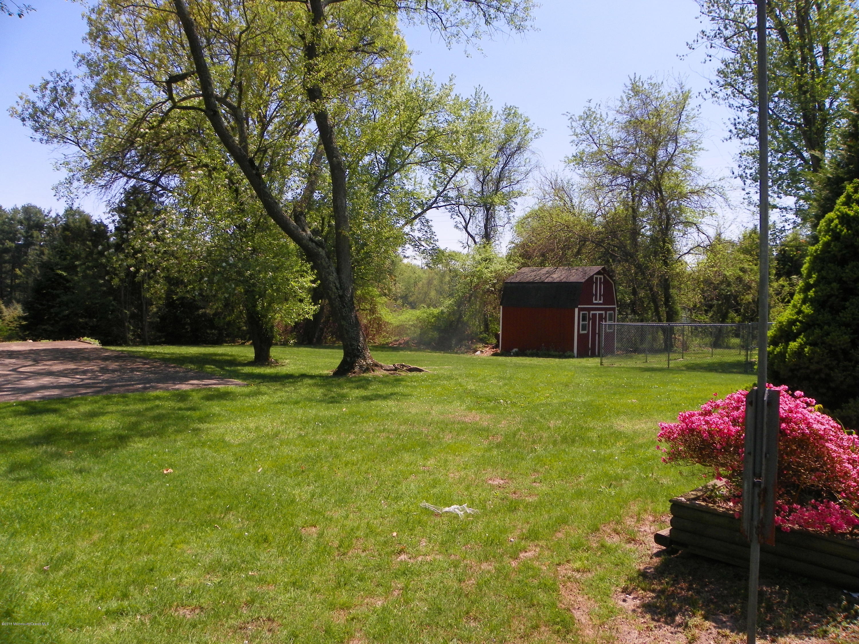 133 Tennent Road Morganville, NJ 07751 - Photo 12 of 23 026