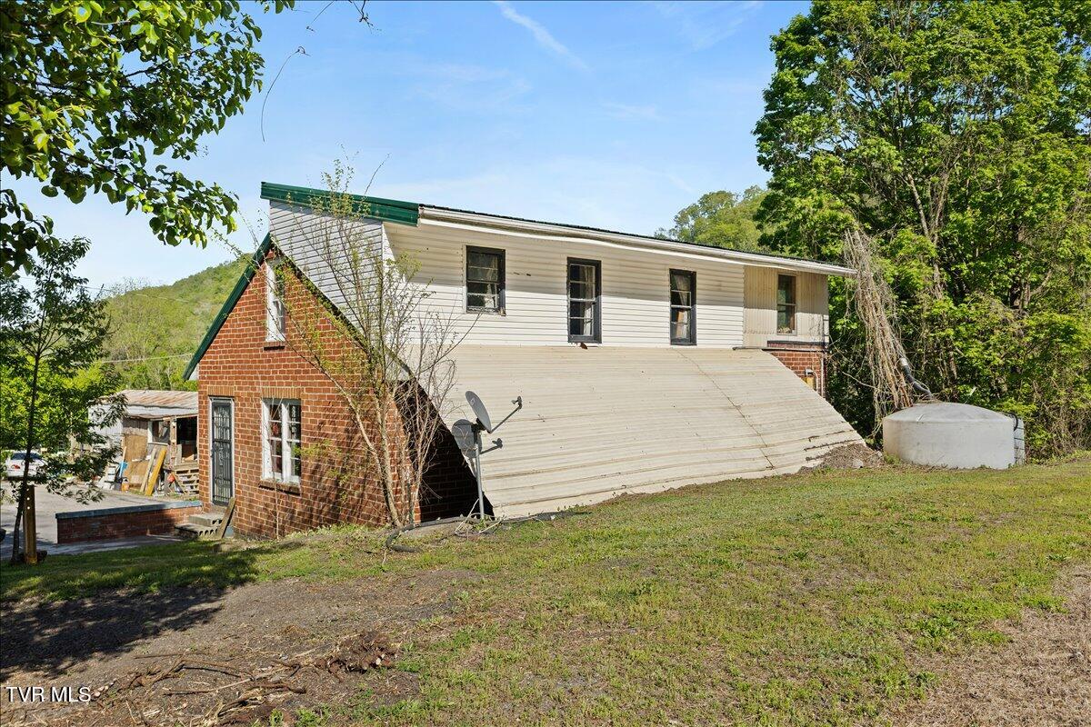 143 Mustang Street Duffield, VA 24244 - Photo 32 of 35 32-128A4952