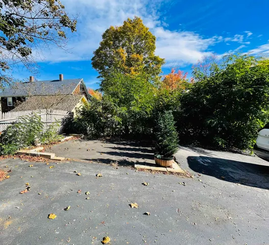 $3,200 | 17 Arch Street, Laconia, NH 03246