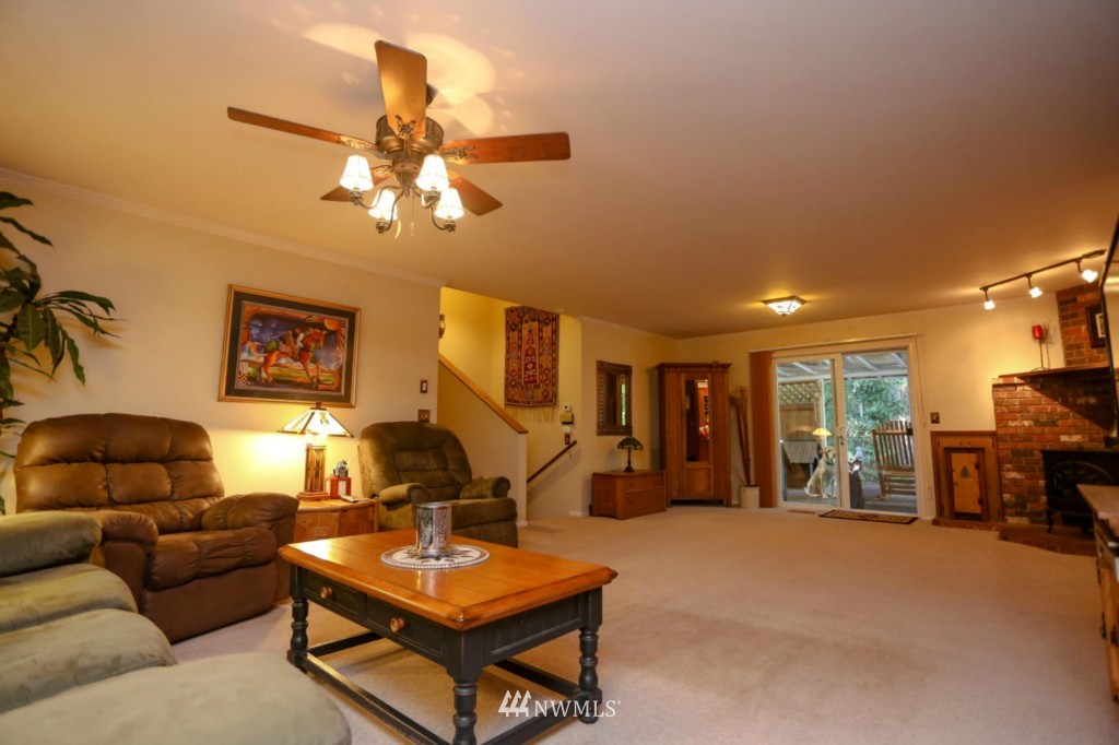 162 East Wiser Lake Road Lynden, WA 98264 - Photo 3 of 25 Gallery Image 3
