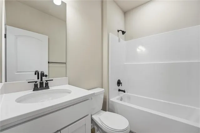 $387,446 | 12508 South Parkwood Lane, Lee's Summit, MO 64086