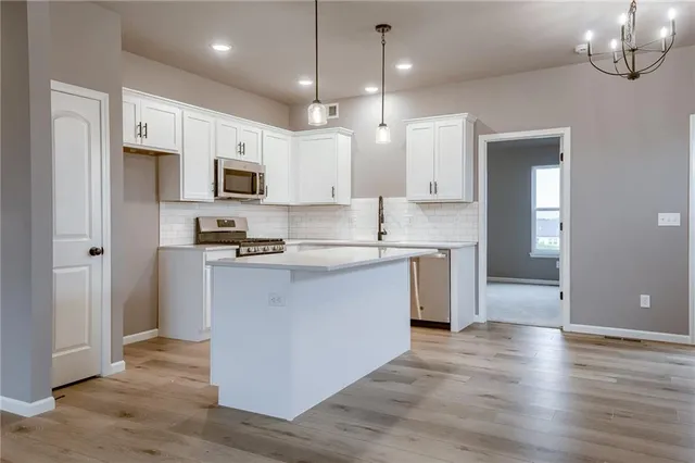 $387,446 | 12508 South Parkwood Lane, Lee's Summit, MO 64086