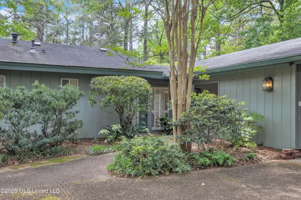 $265,000 | 5415 Kaywood Drive, Jackson, MS 39211