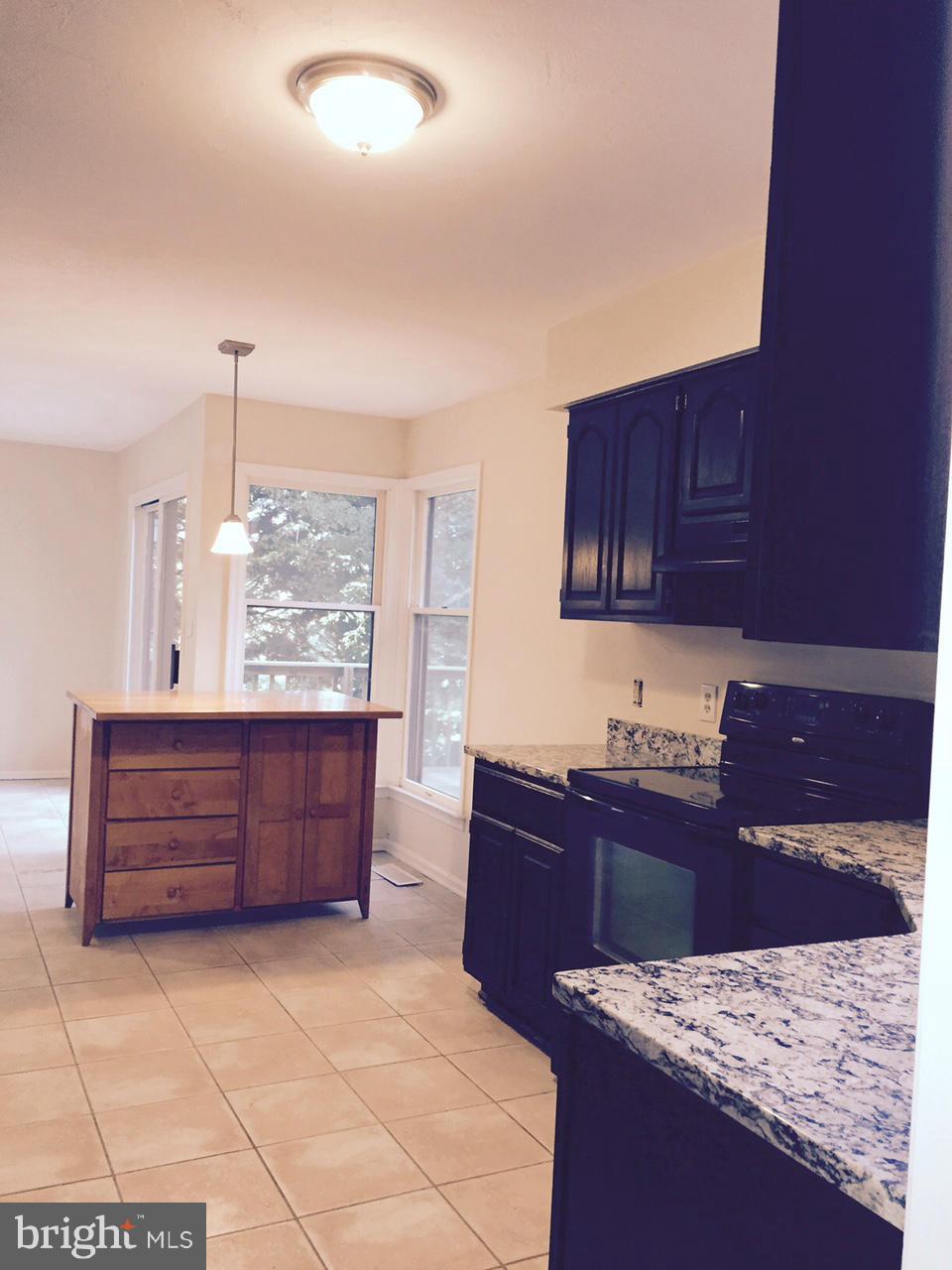 7021 Fox Chase Road New Market, MD 21774 - Photo 4 of 26 Eat-in kitchen space