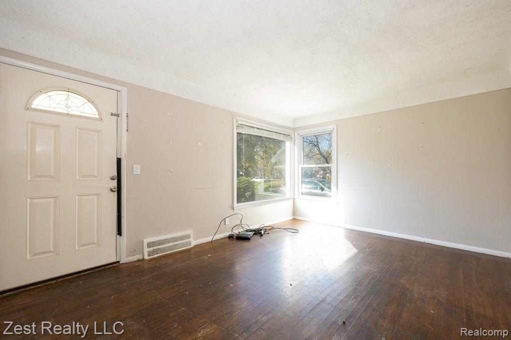 1421 Helen Street Inkster, MI 48141 - Photo 4 of 25