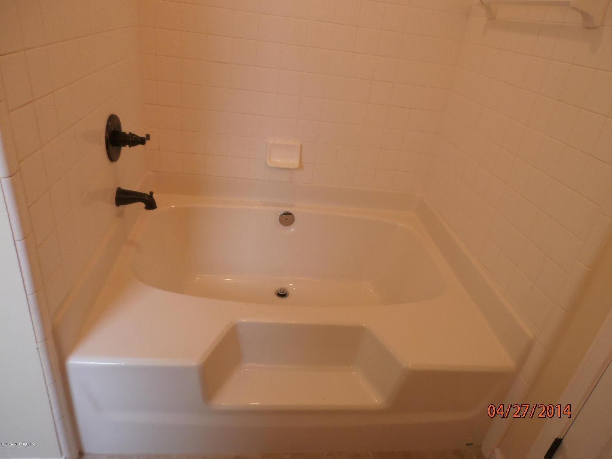 11188 Ridgetop Lane Jacksonville, FL 32225 - Photo 13 of 27 Garden Tub and Shower