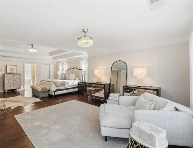 a en suite bathroom with double sink and a mirror
