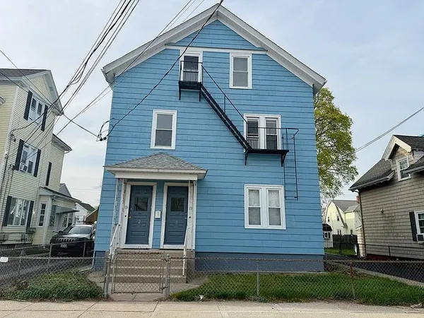 $2,100 | 13 Elizabeth Street, Unit 3, Cumberland, RI 02864